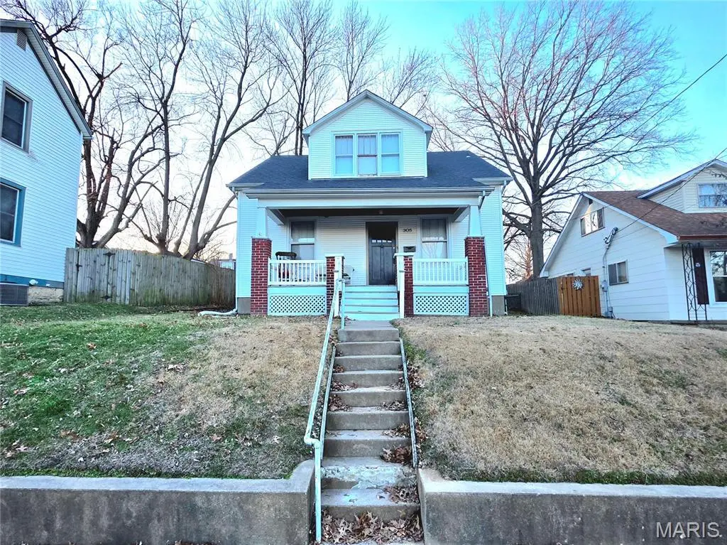 305 Williams St