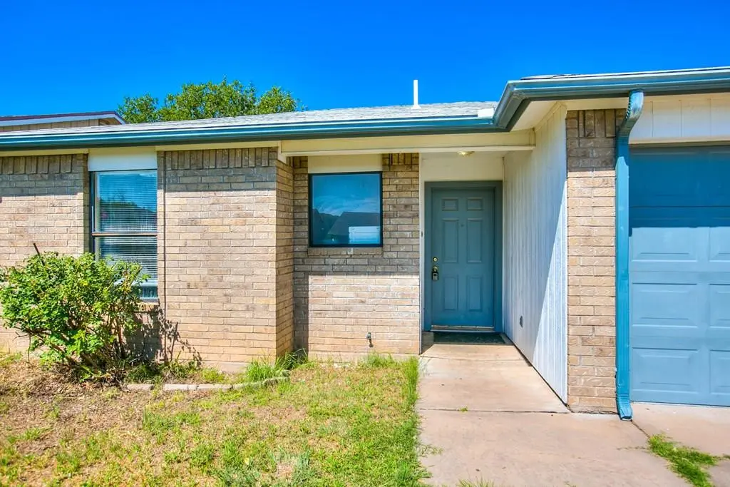1821 La Mesa Ln