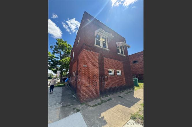 1805 Weston Ave