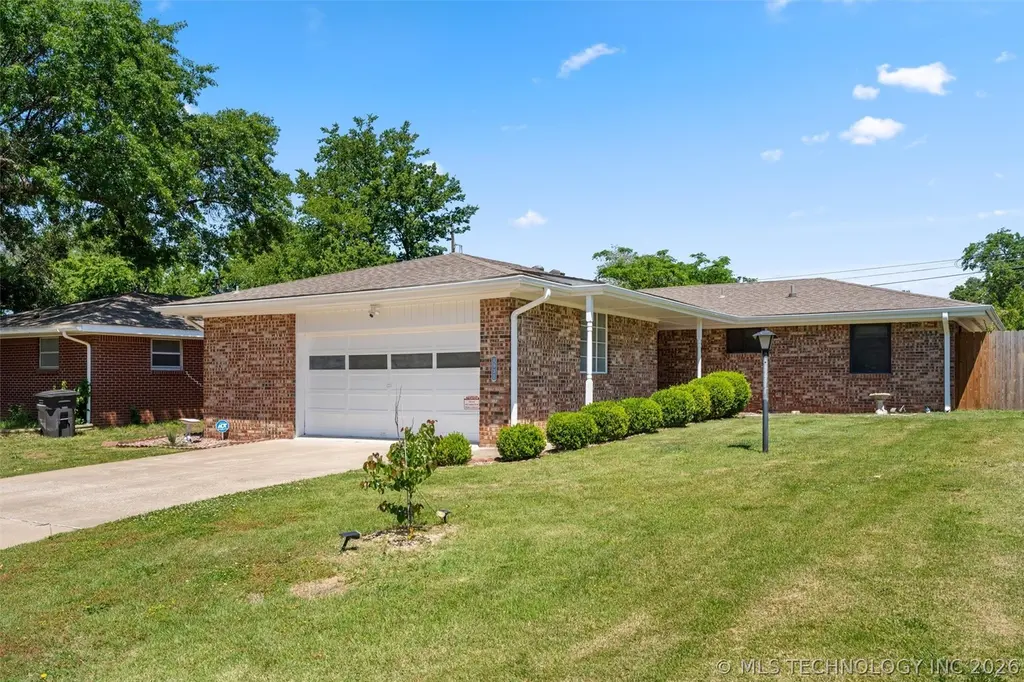 4932 Amherst Dr