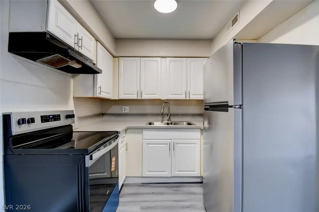 625 S Royal Crest Cir #13