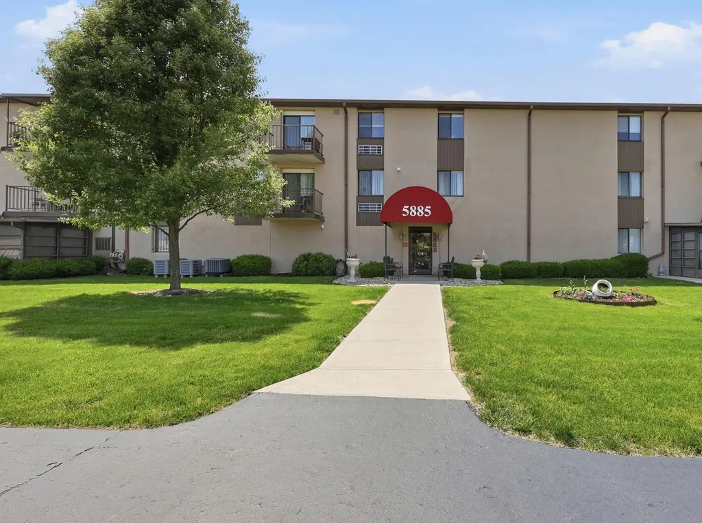 5885 Beechcroft Rd #302