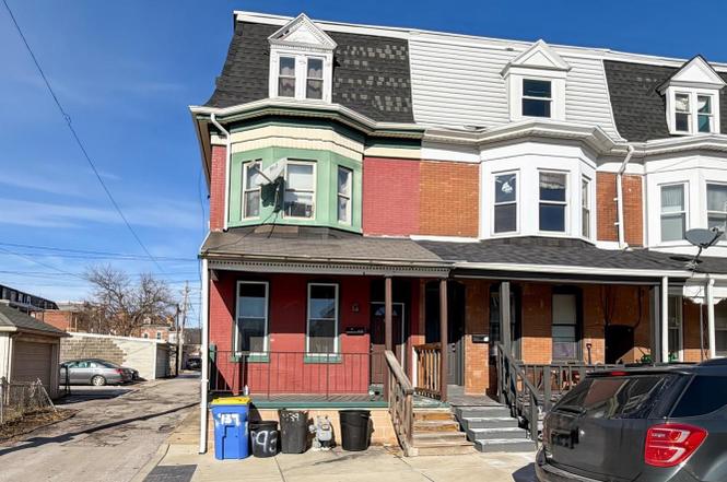 939 W Poplar
