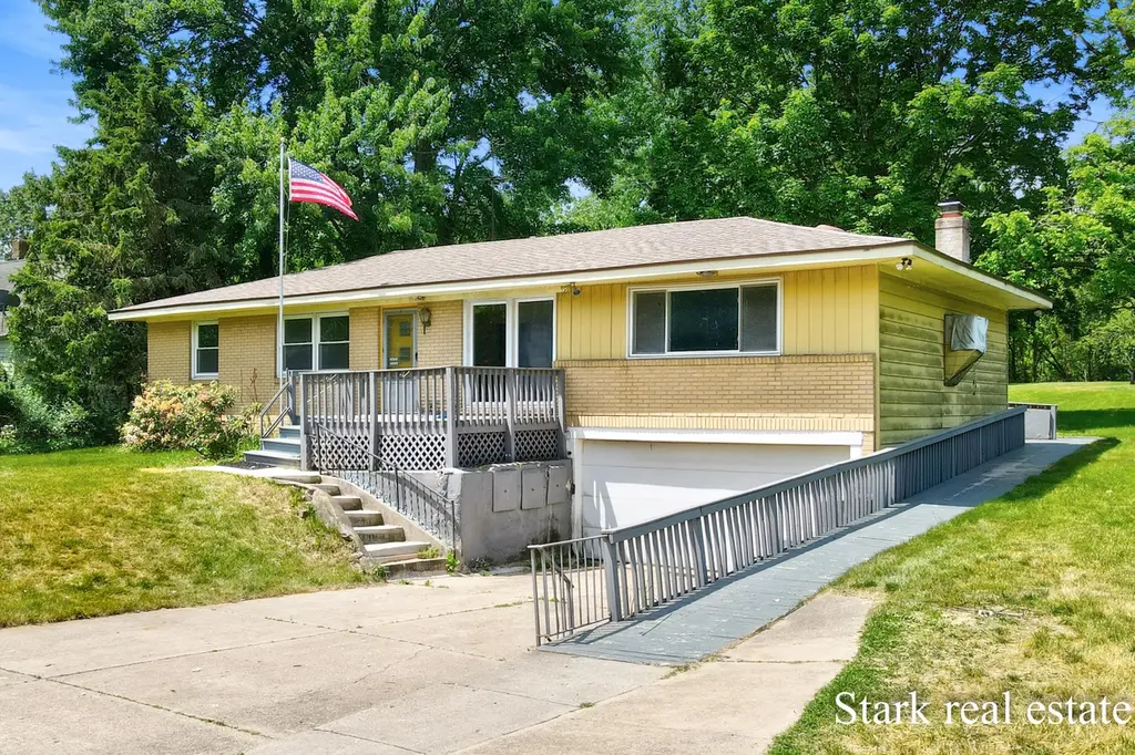 225 Sunset Hills Ave NW