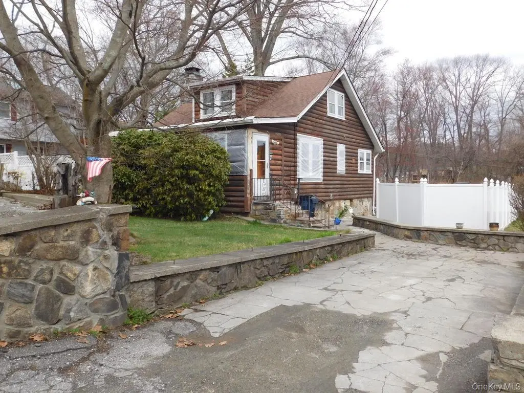 219 Willow Dr