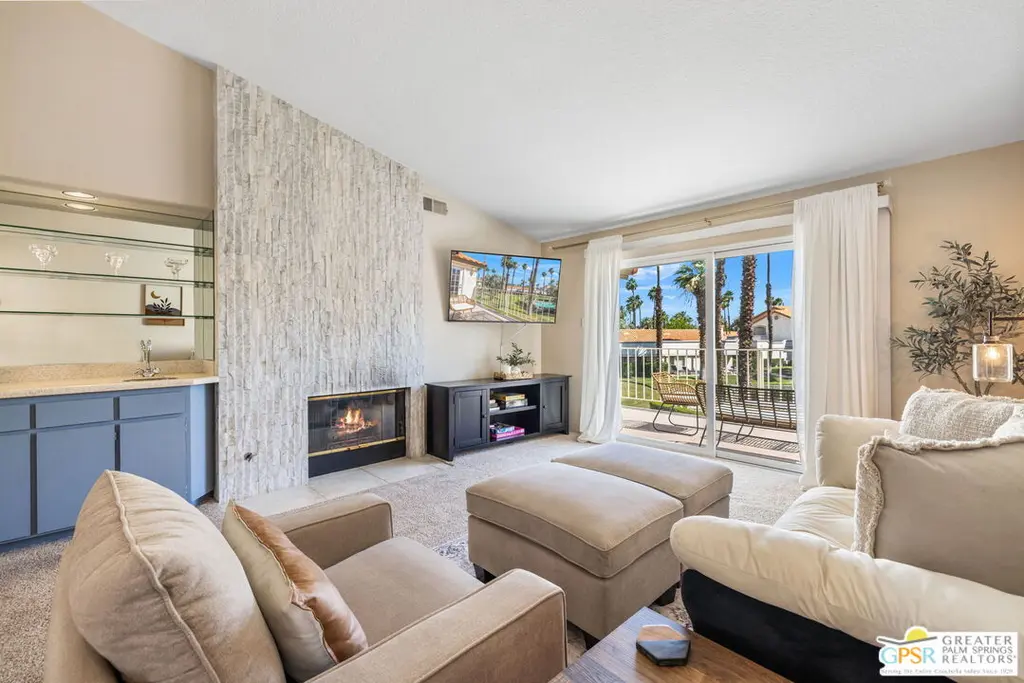 133 Desert Falls Ct