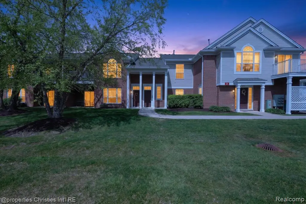 16773 Carriage Way