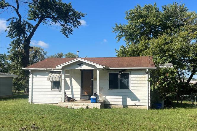 225 Lakeside Ave