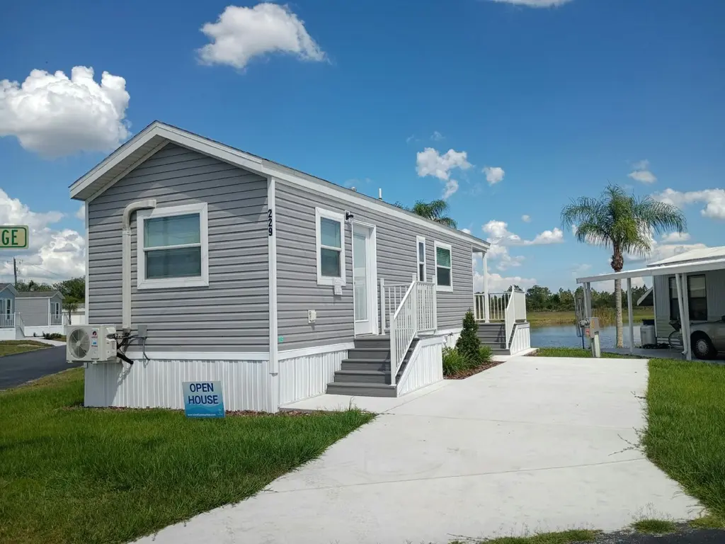 21 North Lakeside