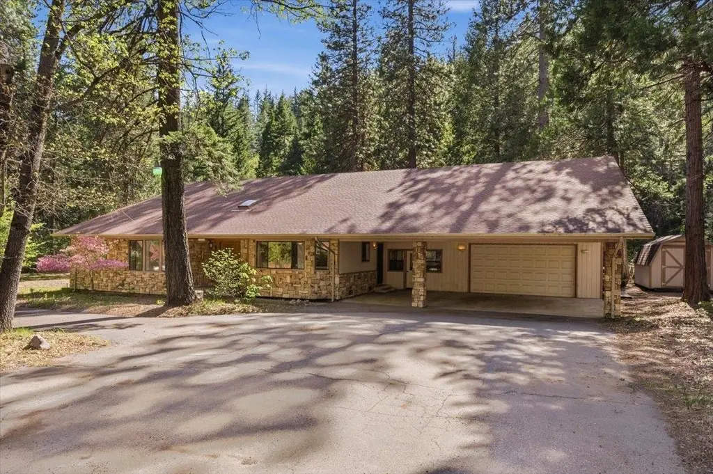 2121 Tanager Ln