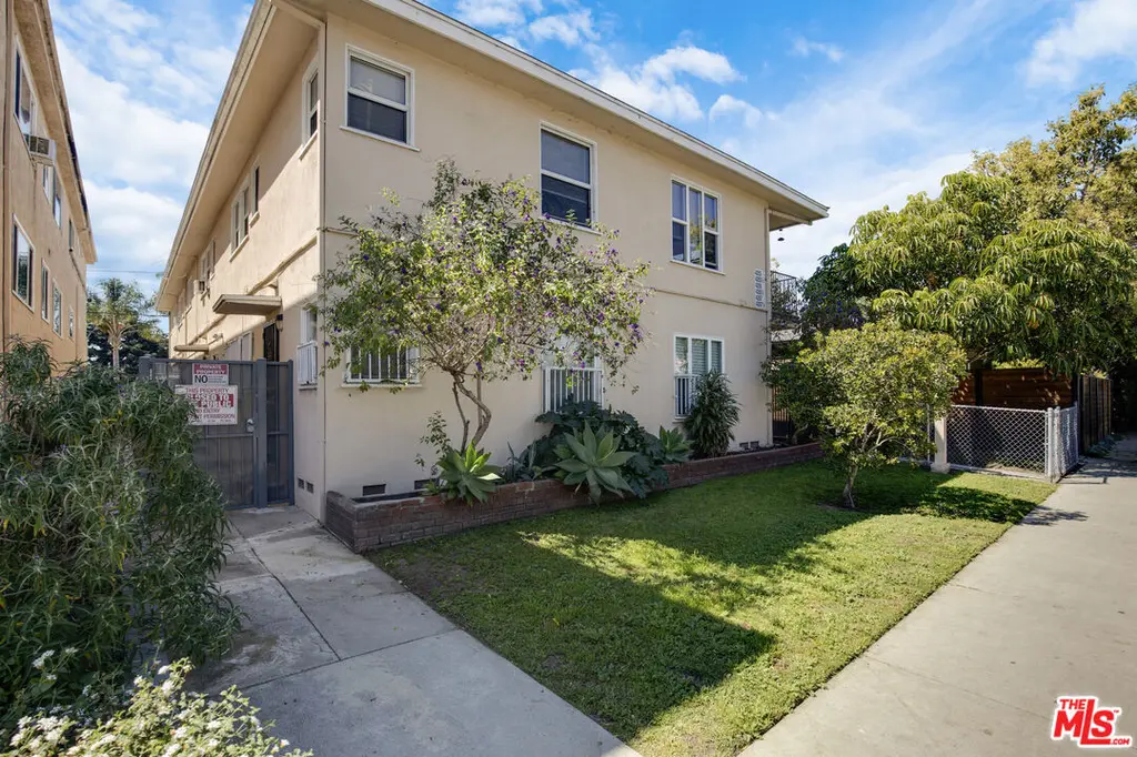 4253 S Centinela Ave