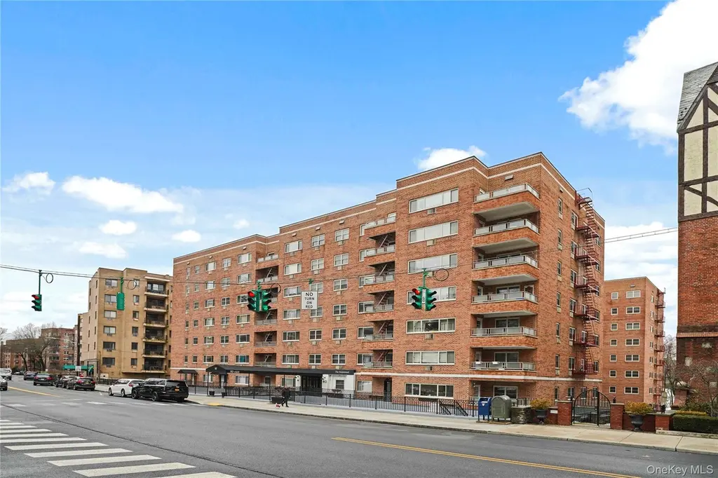 80 E Hartsdale Ave #712