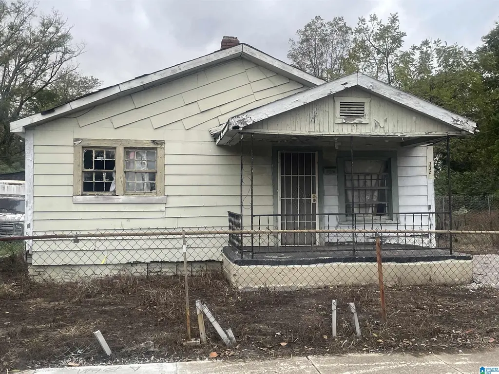 3320 33rd Pl N