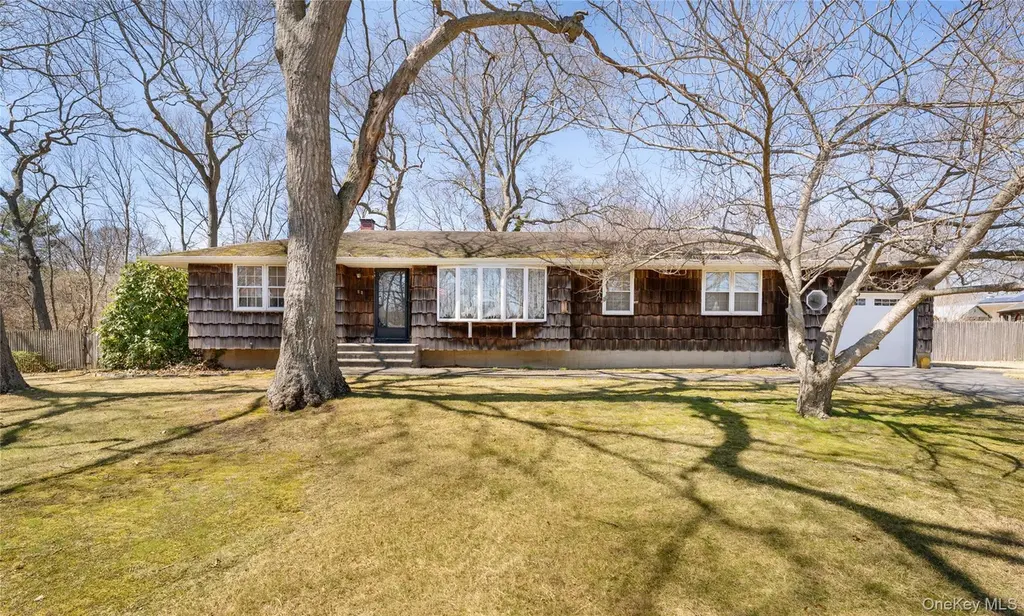 52 Woodbury Rd