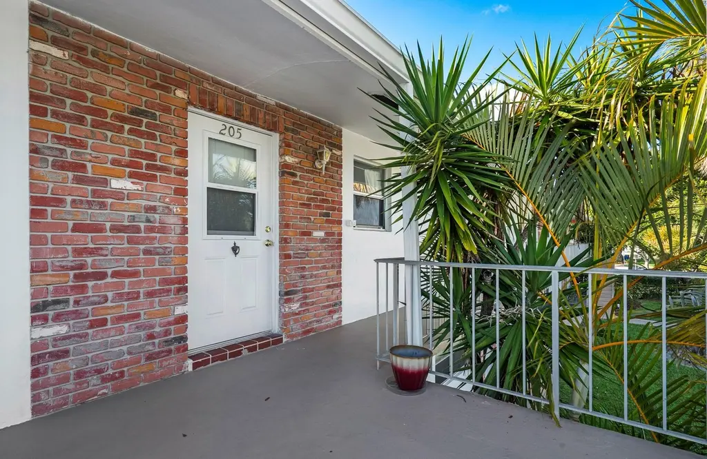 2851 E Golf Blvd #205