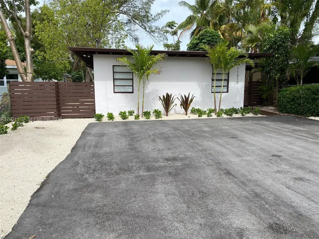 11310 Peachtree Dr