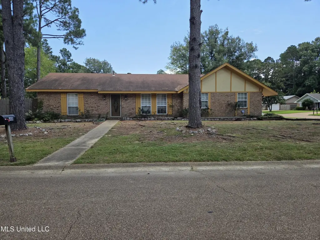 468 Longwood Trl