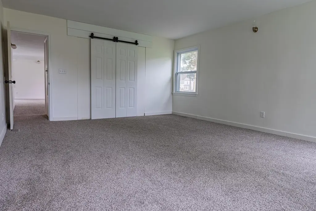 210 Shakopee Ave E