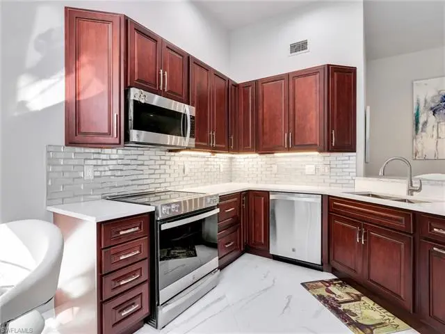 625 Beachwalk Cir Unit G203