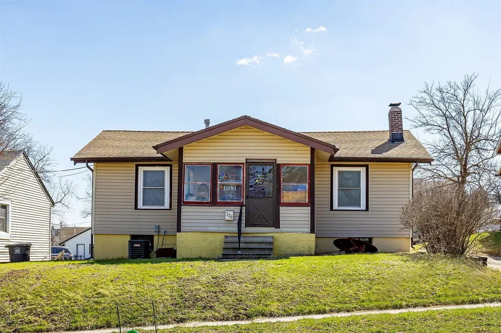 328 Forest Ave