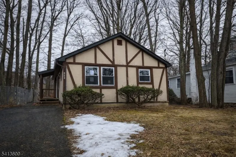 329 Elmira Trl