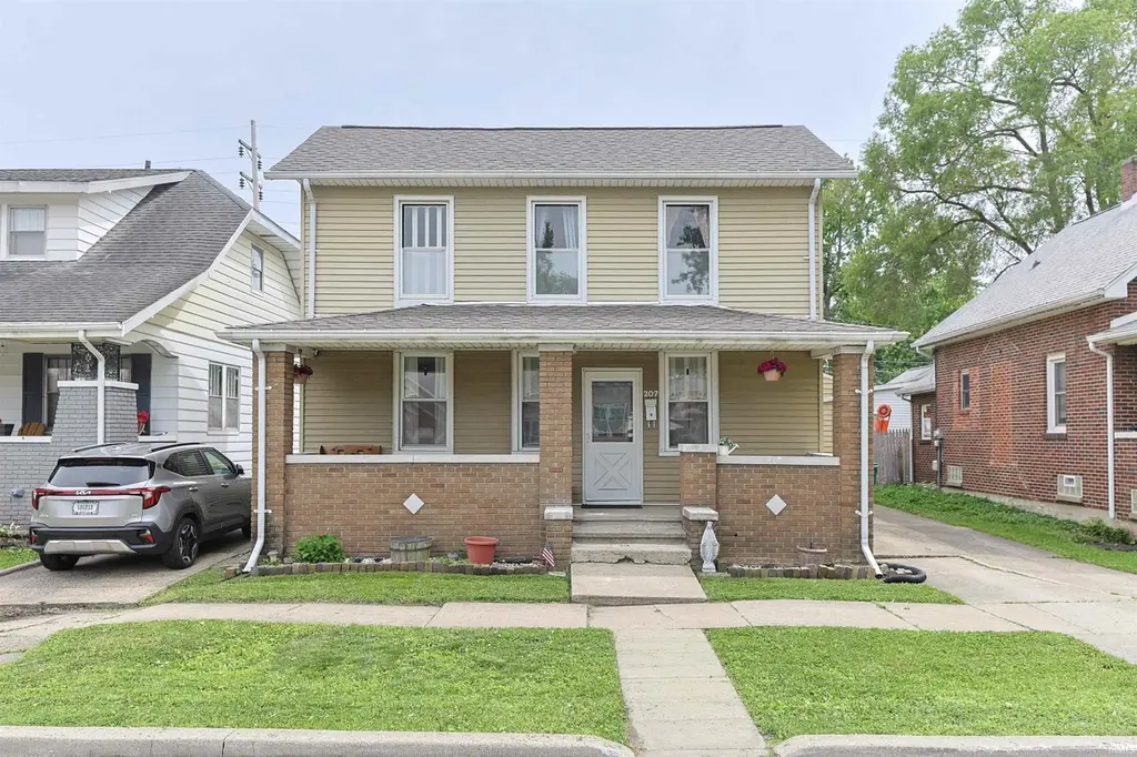 207 W 12th St