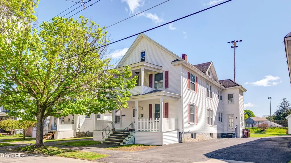 44 Temple St