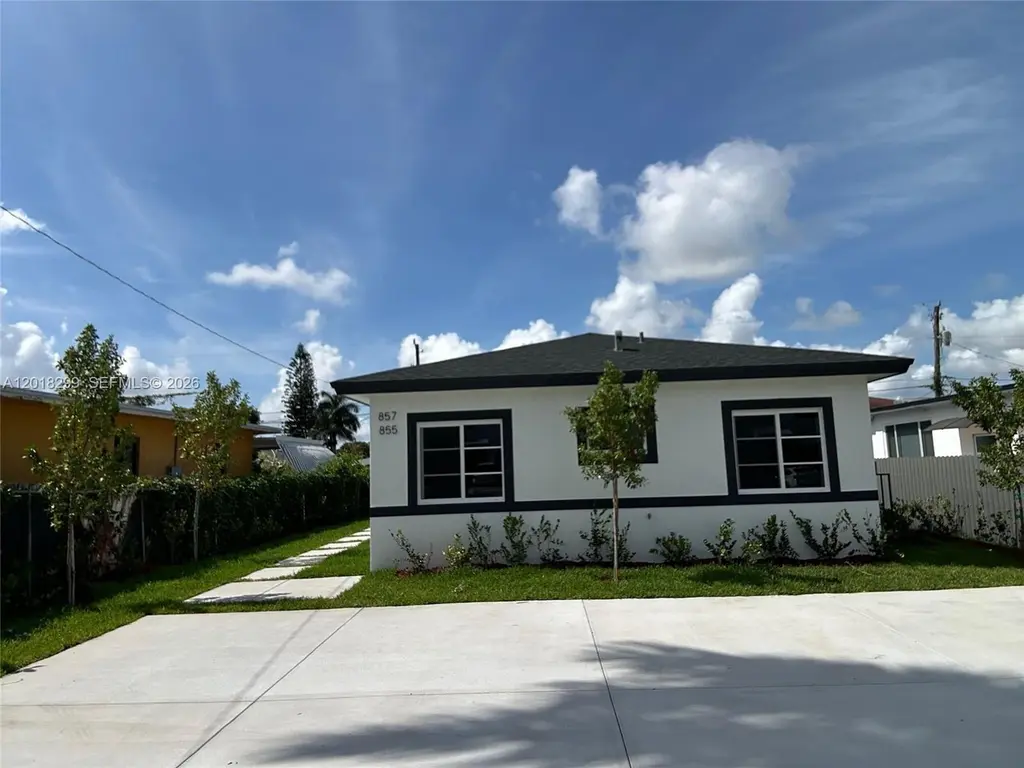855-857 SW 1 St