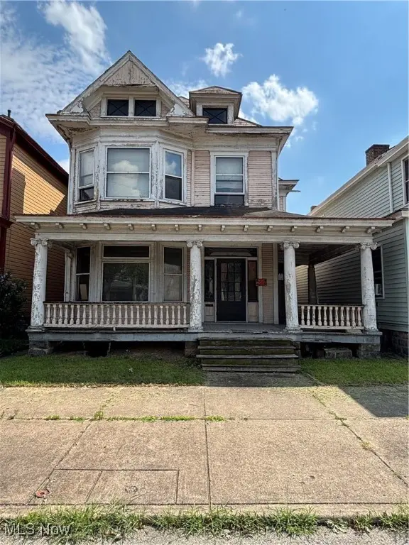 312 W Sixth St