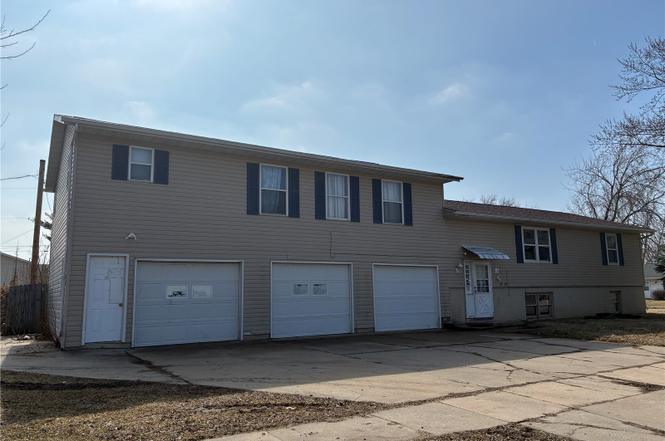 415 Daws RD Rd Unit 415-417