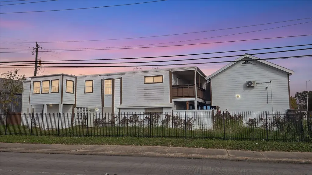 6723 South Loop E #9