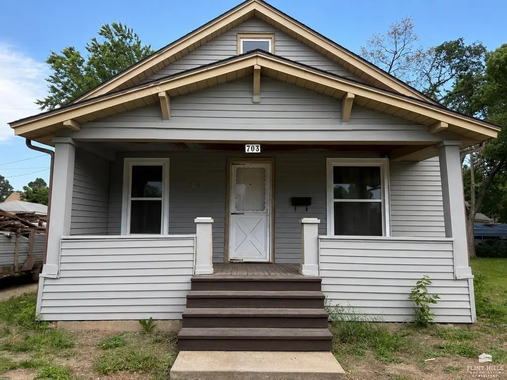 703 N Mulberry St