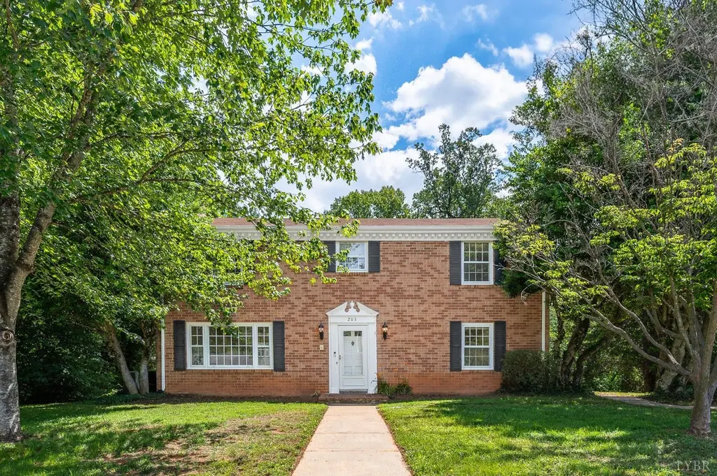 203 Nottingham Cir