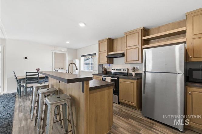 370 W 12th St S #2