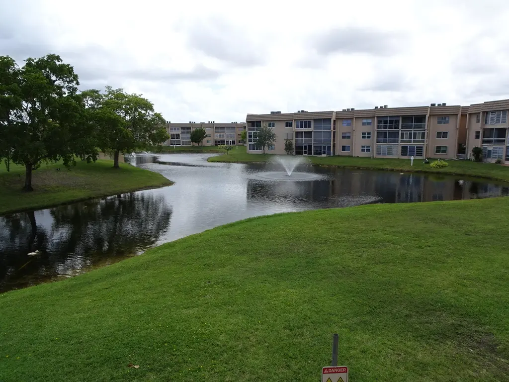9261 Sunrise Lakes Blvd #210