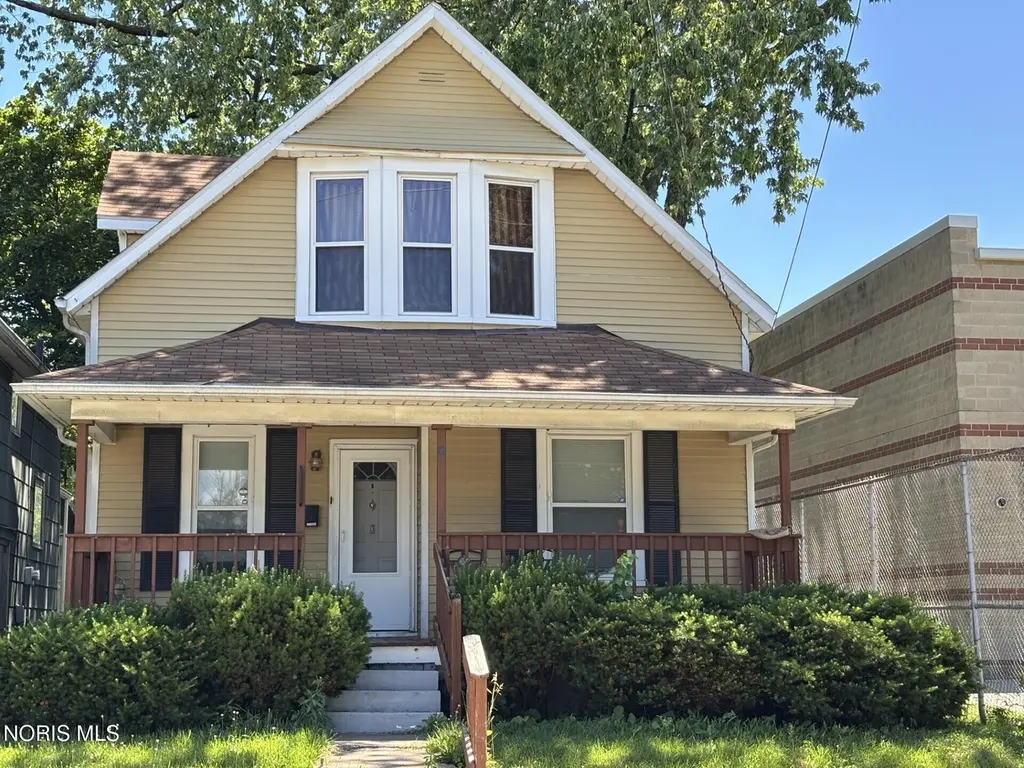 527 White St