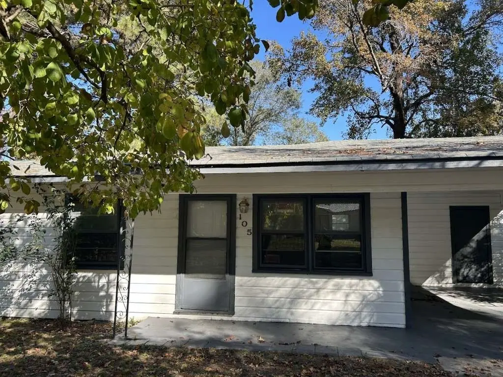 105 Greenview Dr