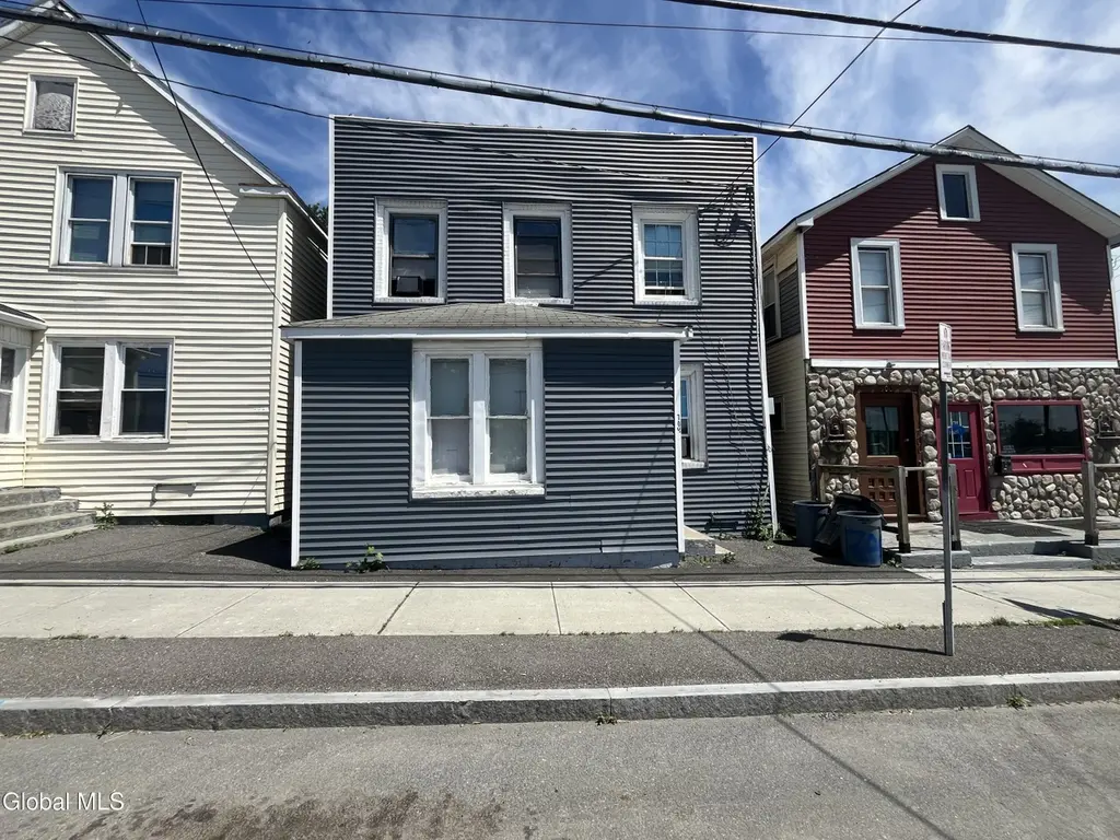 704 East St
