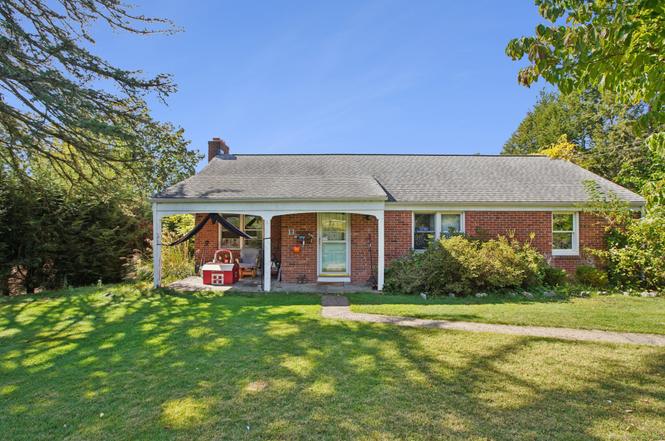11 Fairwood Farms Dr