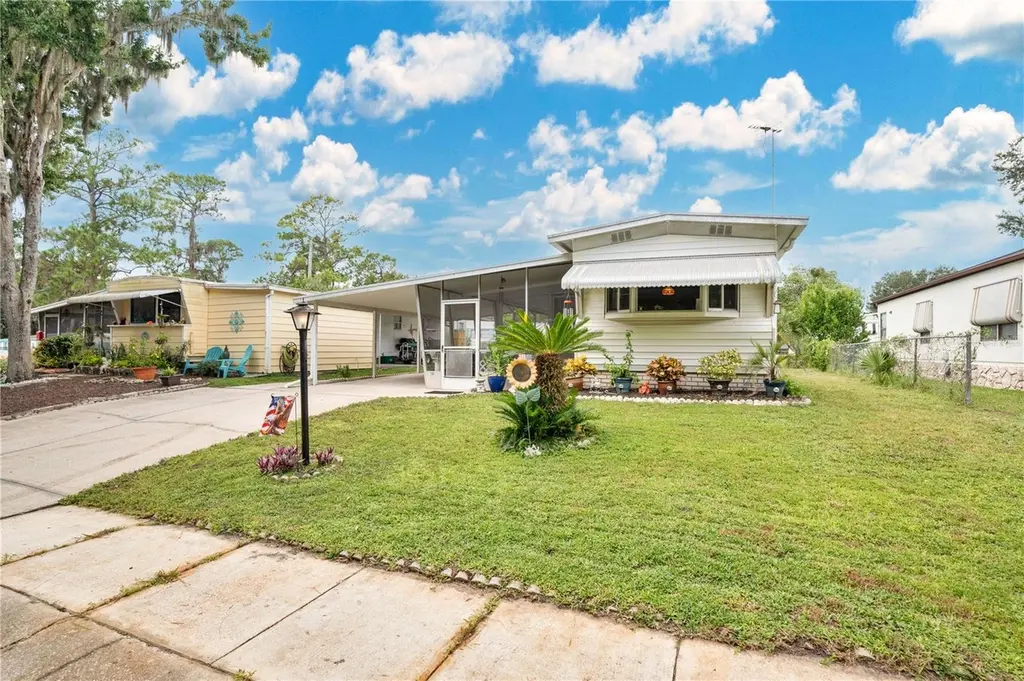 106 Palm Dr
