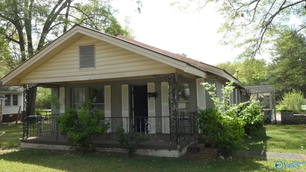 901 Bain Ave