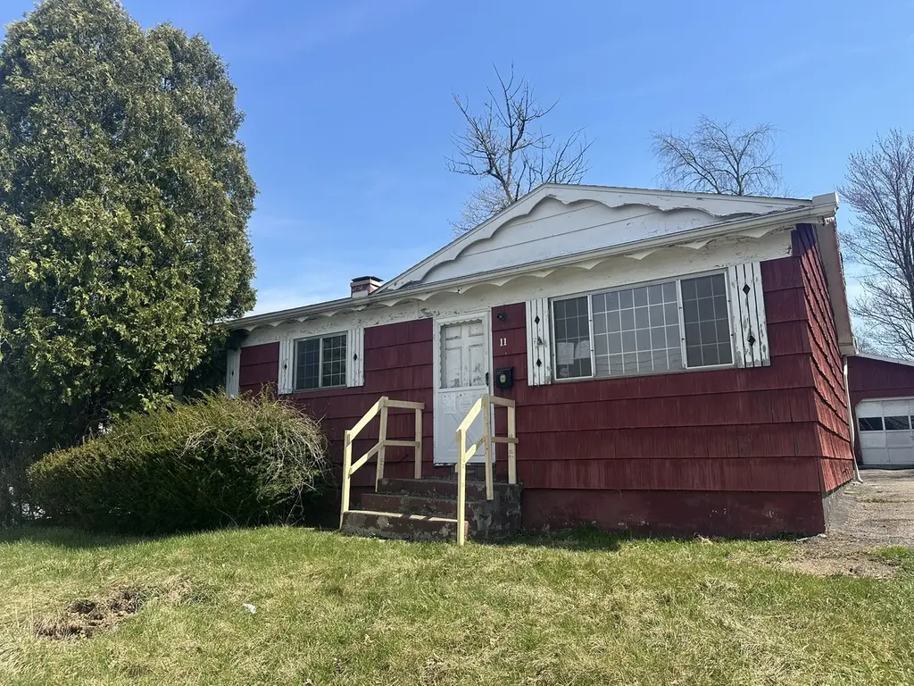 11 Woodlawn Ave