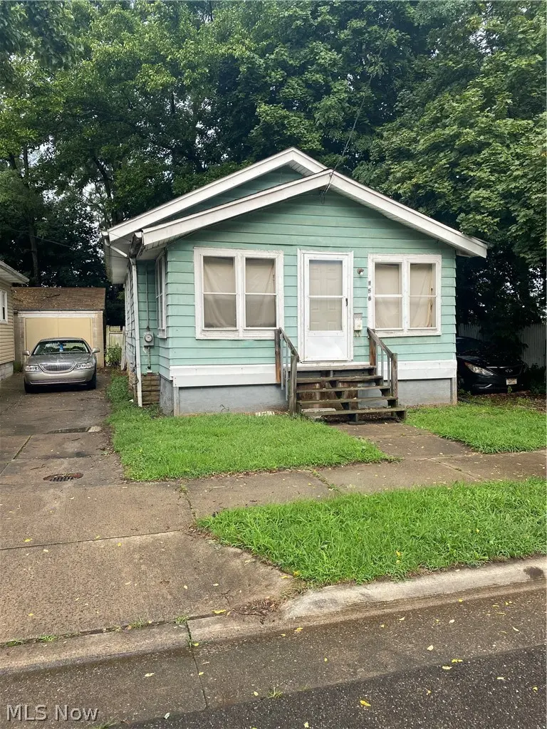 156 Roger Ave