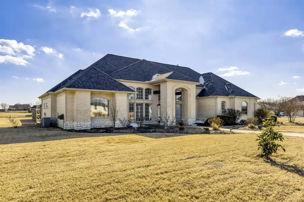153 Whispering Winds Dr