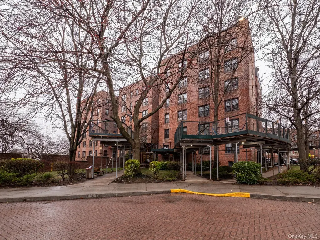 15010 71st Ave Unit 3F