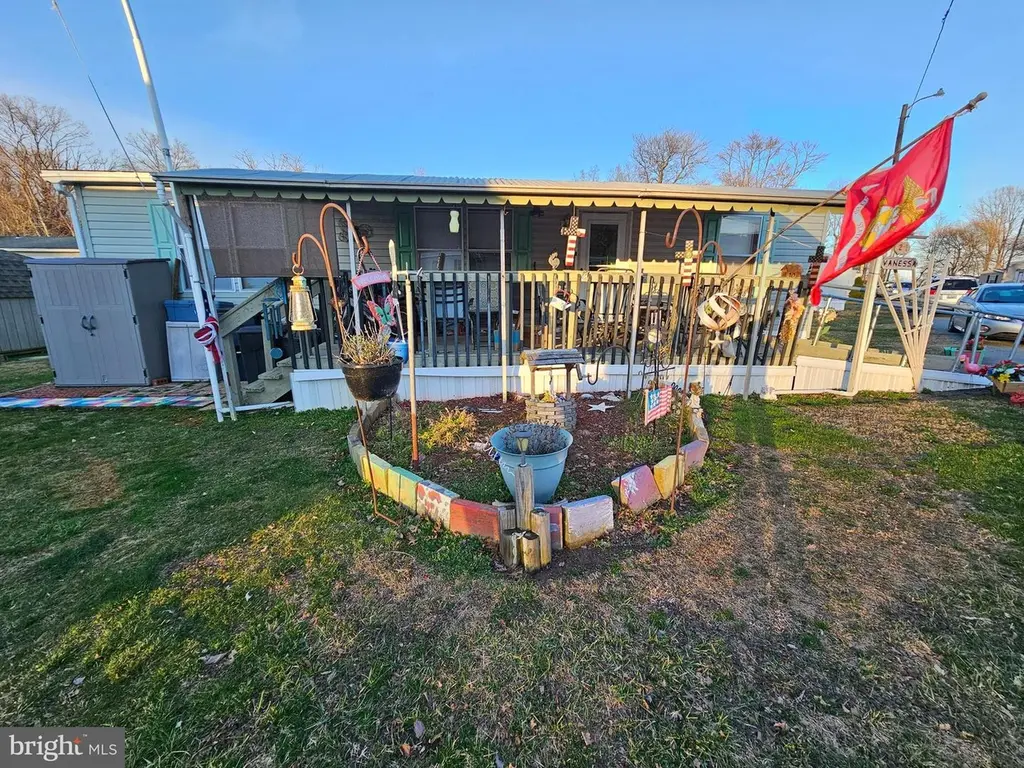 21 Vanessa Ave
