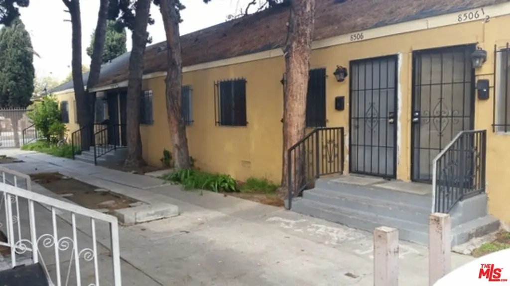8504 S San Pedro St