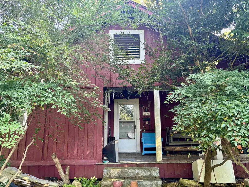 201 Florine St