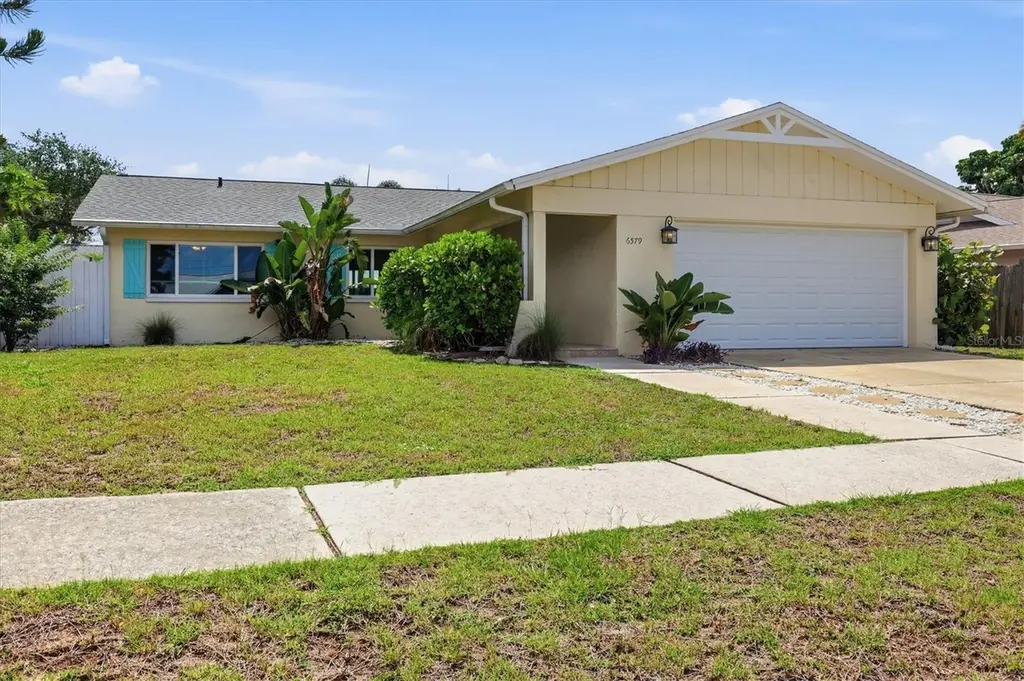 6579 Mauna Loa Blvd