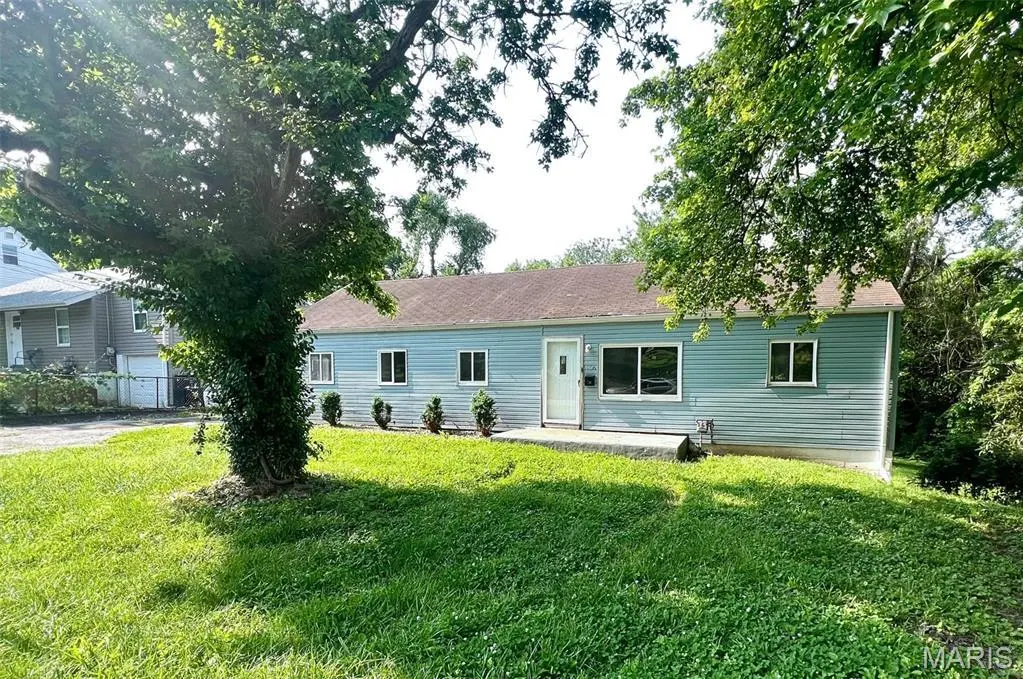 456 Bluff Dr